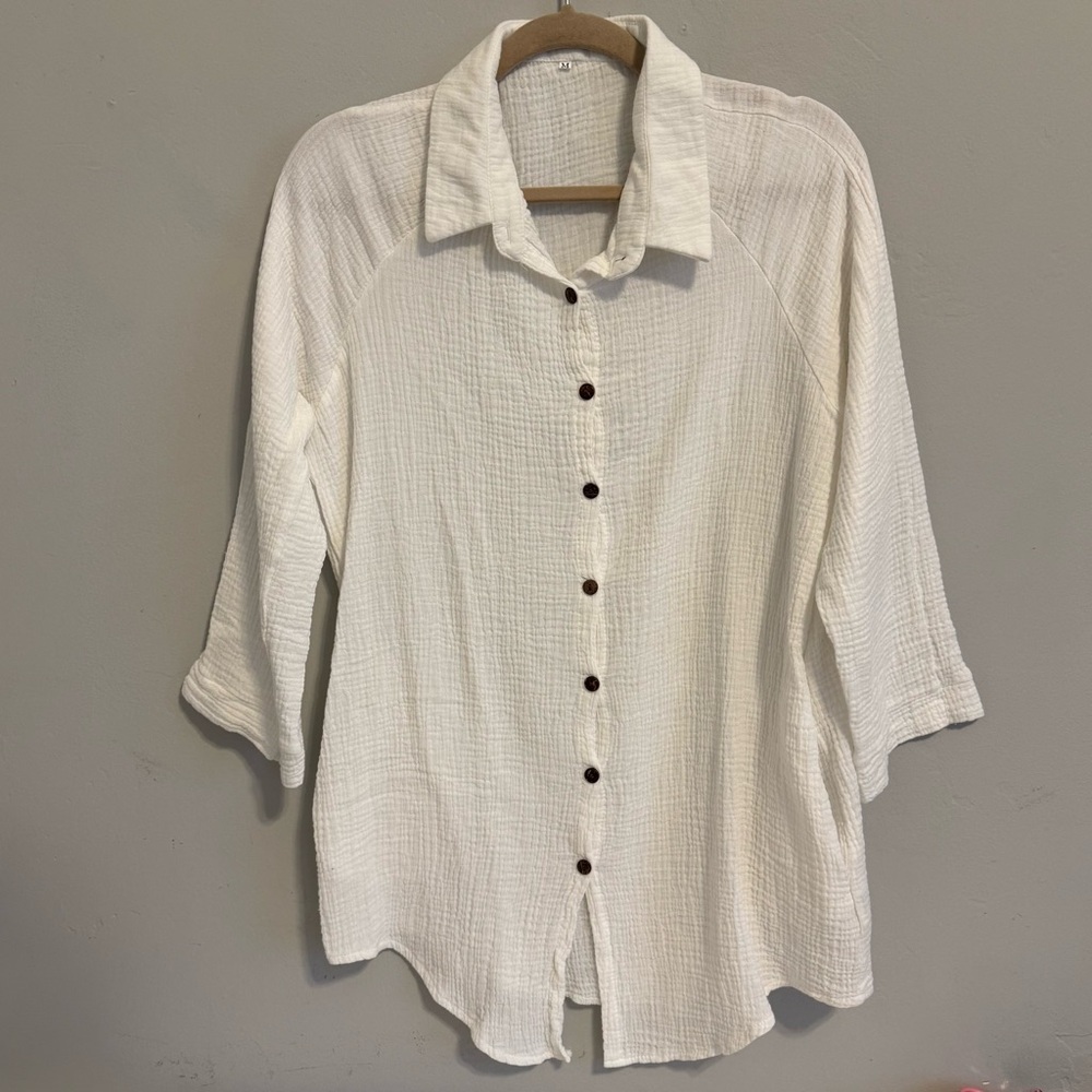 NWOT White cotton gauze button-down (Coconut Buttons) shirt. Size M